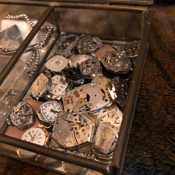 Box of vintage watches working and non - Picture 7 of 7